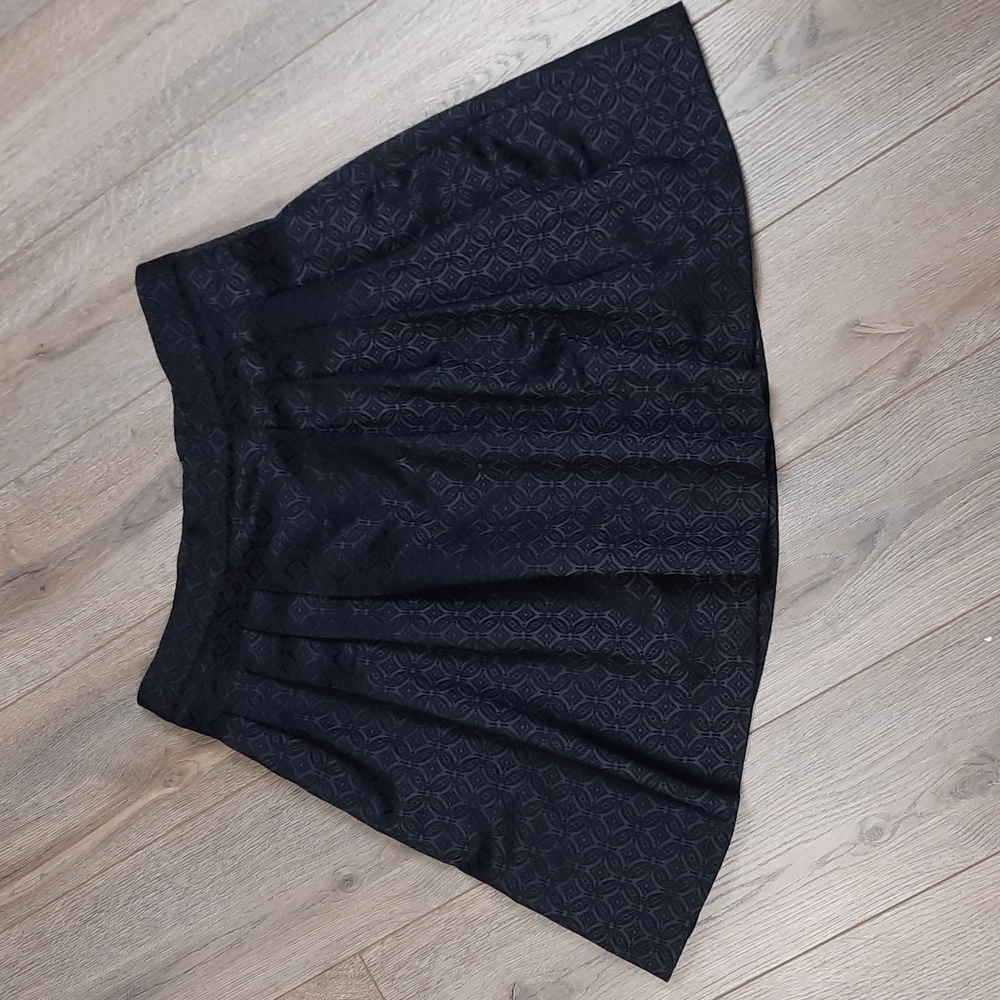Banana Republic Factory navy blue & black damask short pleated skirt, size 8